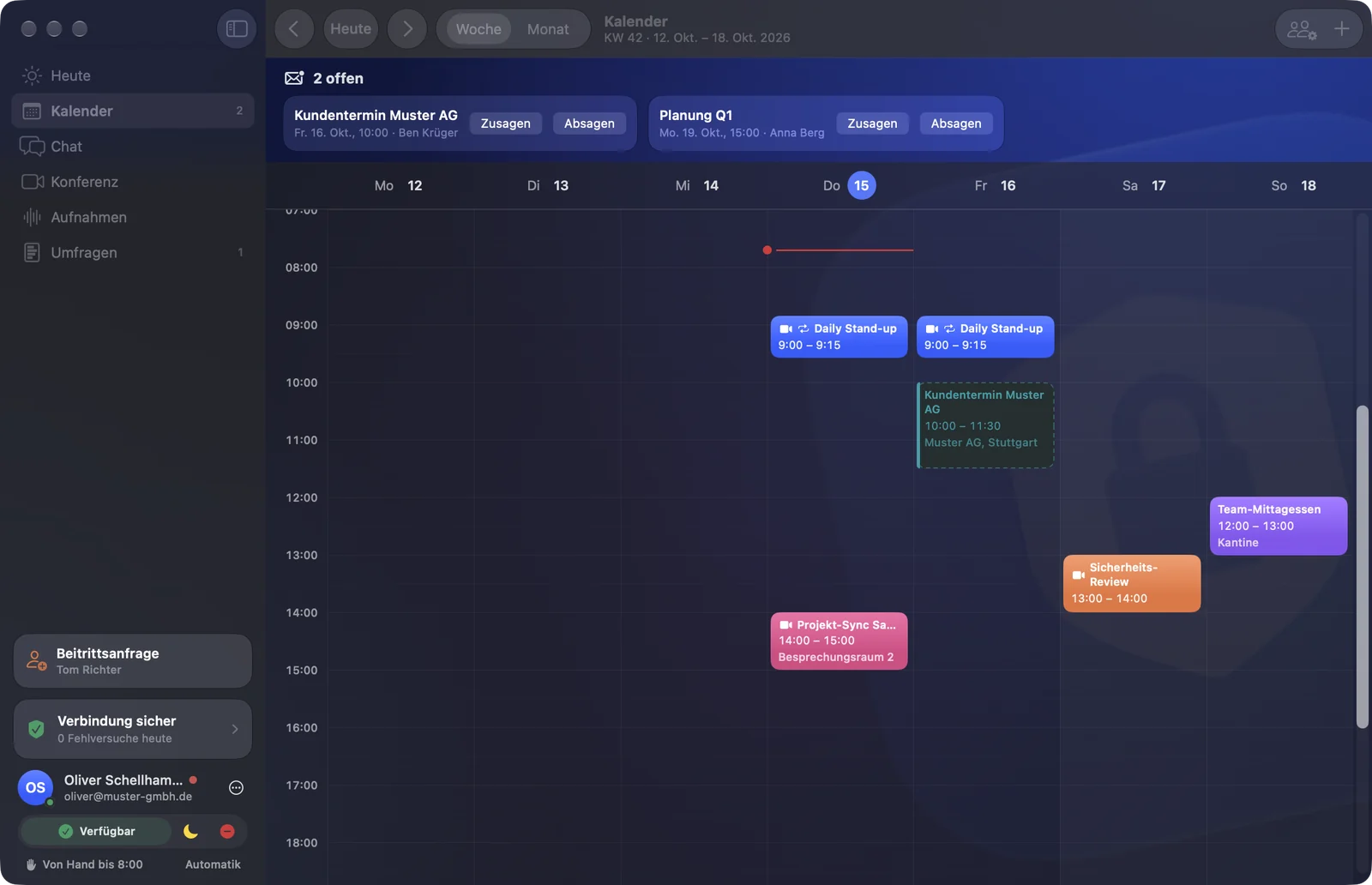 Kalender in der Wochenansicht mit Terminen wie „Daily Stand-up“ und „Projekt-Sync Sayfely“.